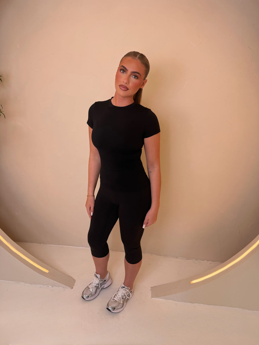 Forma Essential Black Capri Set