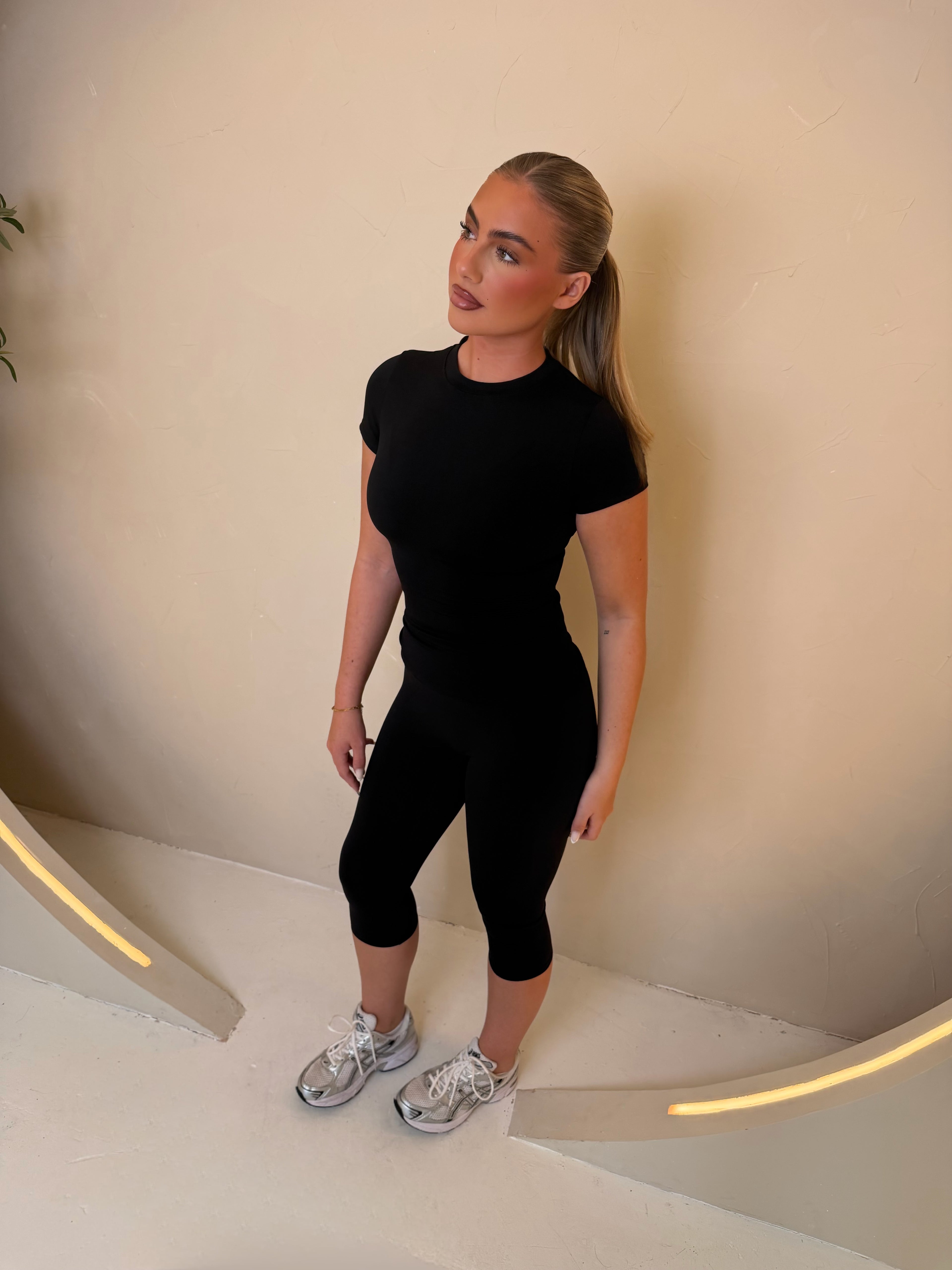 Forma Essential Black Capri Set