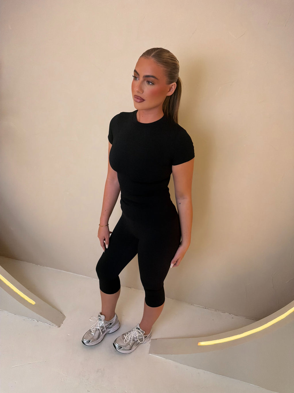 Forma Essential Black Capri Set