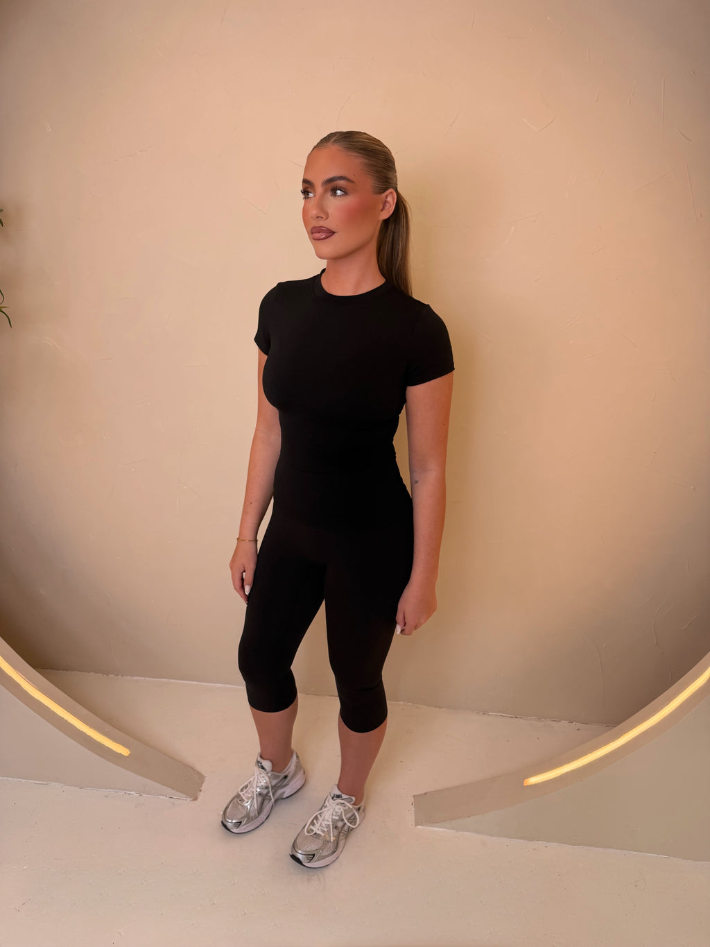 Forma Essential Black Capri Set